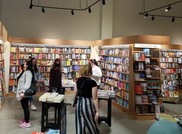 Barnes & Noble 3401 Kirkland WA - Fiction & Romance Room James Daunt