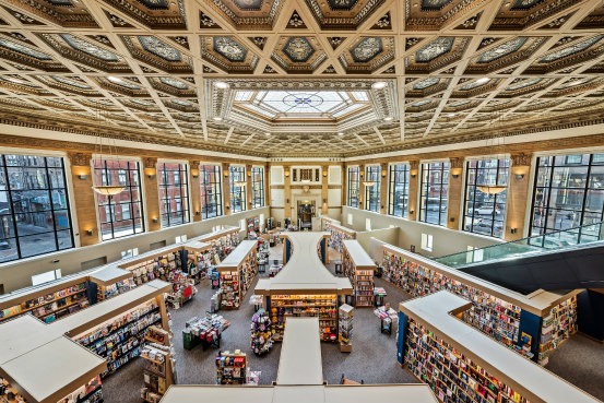 Barnes & Noble 3484 Wicker Park IL - First Floor Panorama (2) James Daunt
