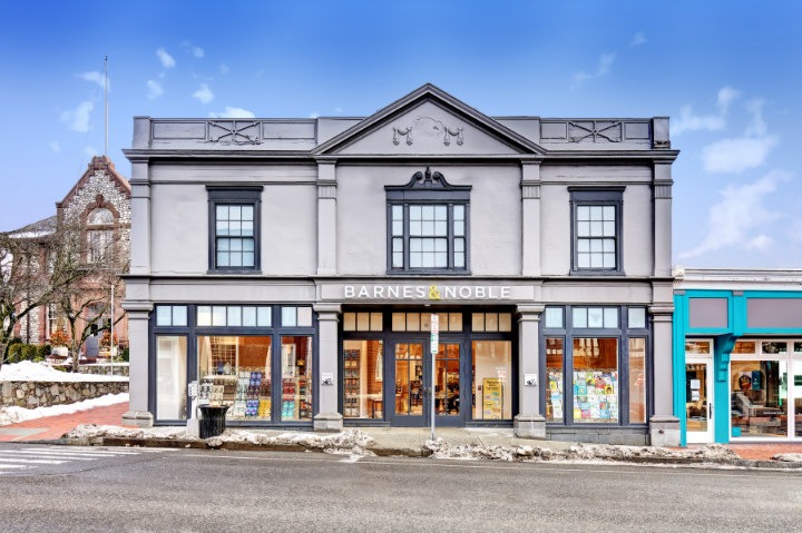Barnes-and-Noble-Westport-CT-Photo01 (2) James Daunt