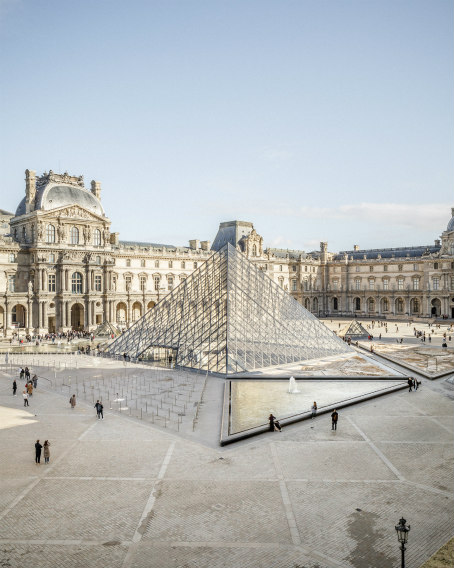 La Pyramide du Louvre © 2023 musée du Louvre_Florent Michel (2) Laurence des Cars